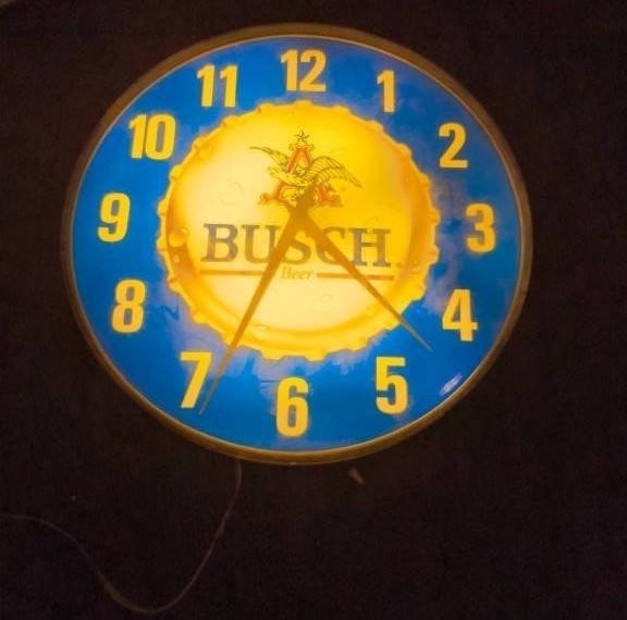 BUSCH LIGHT 1991 Light-up Wall Clock Bottle Cap Pull Chain Barware Plug-in WORKS