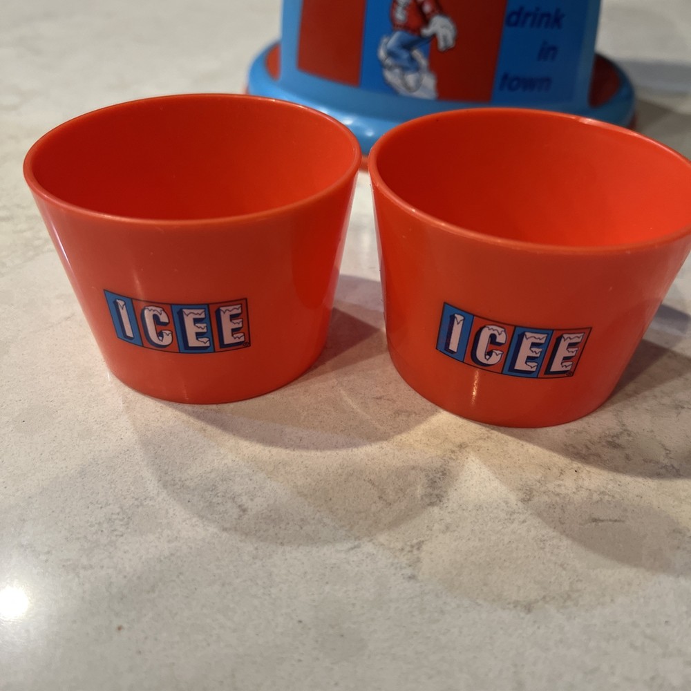 ICEE Machine W/2 Cups!! 2012 Hand Crank Machine
