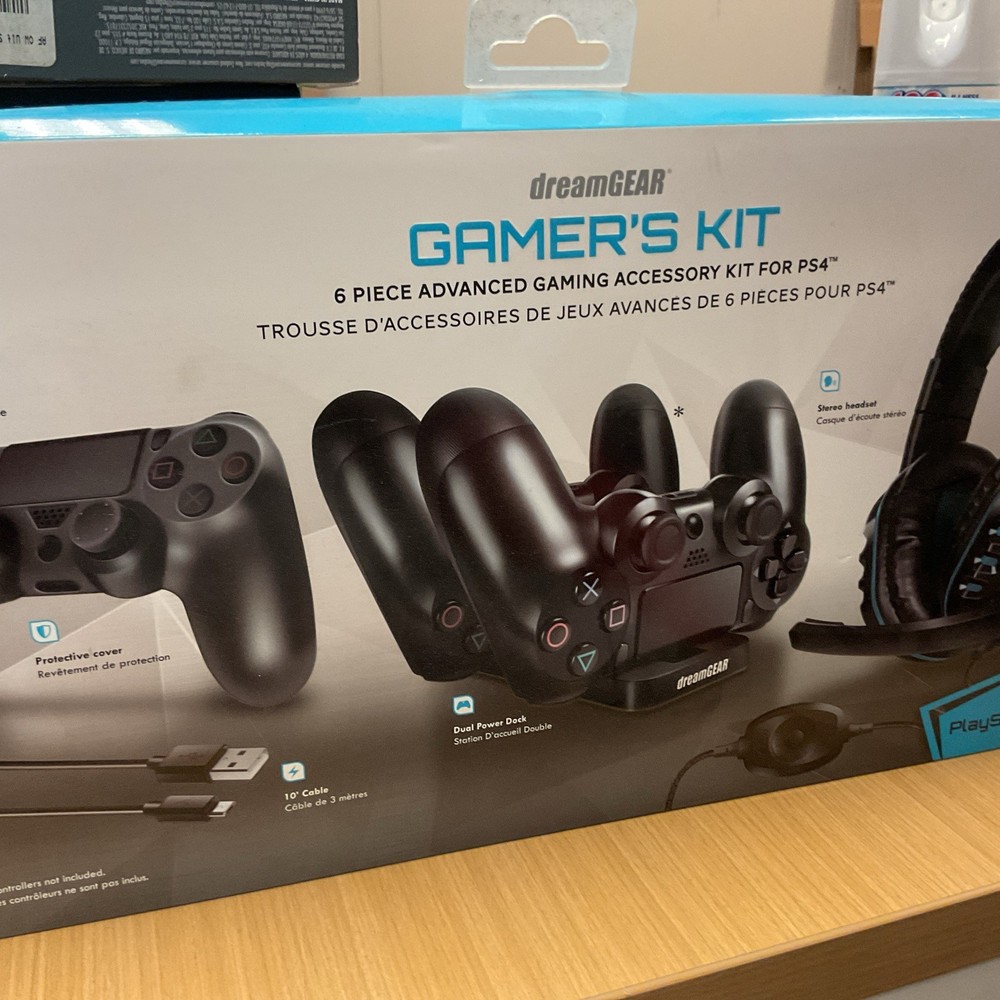 WB DreamGear  PS4 Advanced Game Accessory Kit