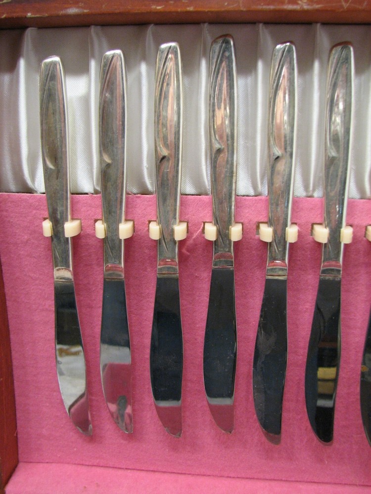 Set Supreme Silver Plate Flatware Concept Pattern svc for 12 74 pcs w/Box