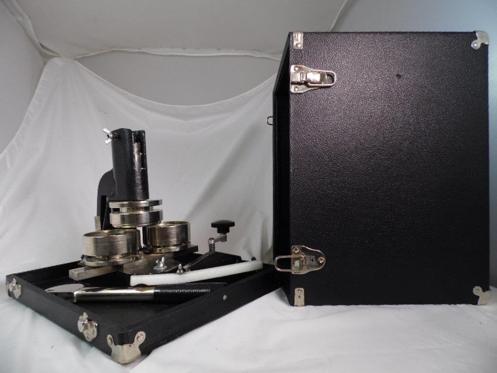 VINTAGE ROMIC? INDUSTRIAL 3.5" BUTTON MAKER PRESS MACHINE WITH CUSTOM CASE MINT