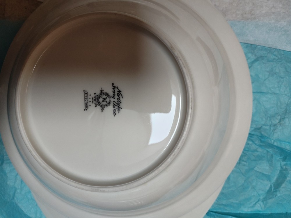 Noritake Porcelain China, Affection Pattern