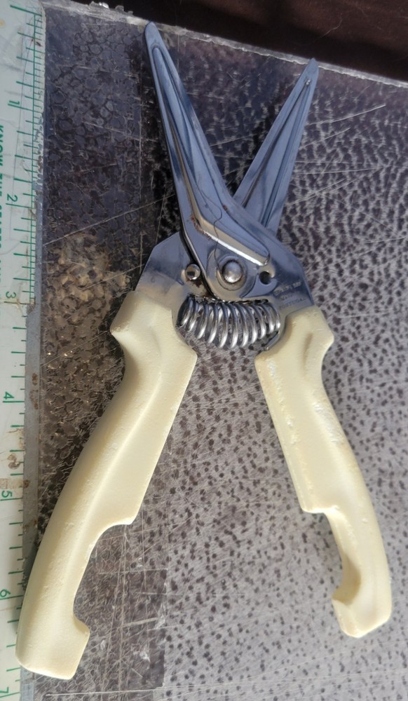 Pampered Chef Multi-Purpose Kitchen Shears/Scissors White 1075 NO HOLDER