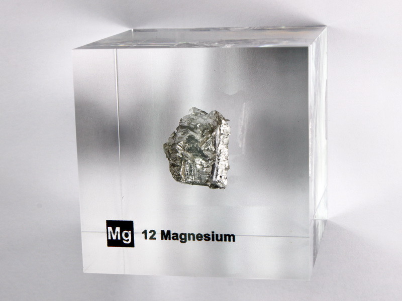 Magnesium Acrylic Element cube 50x50x50mm Element block - Museum grade