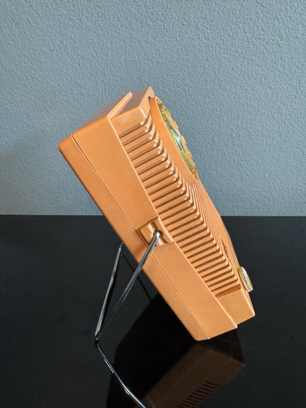 VTG MOTOROLA Transistor Radio 7X25P With Stand - Orange - Untested As-Is Retro