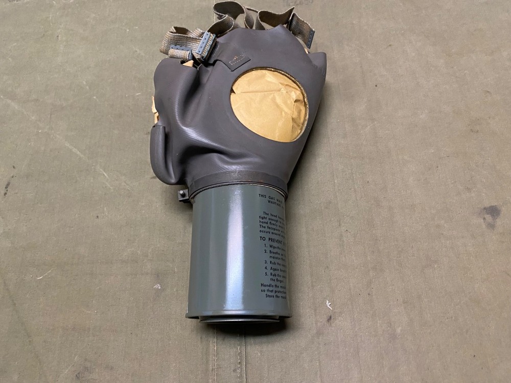 ORIGINAL WWII US ARMY M1A2 NON COMBATANT GAS MASK-ADULT MEDIUM