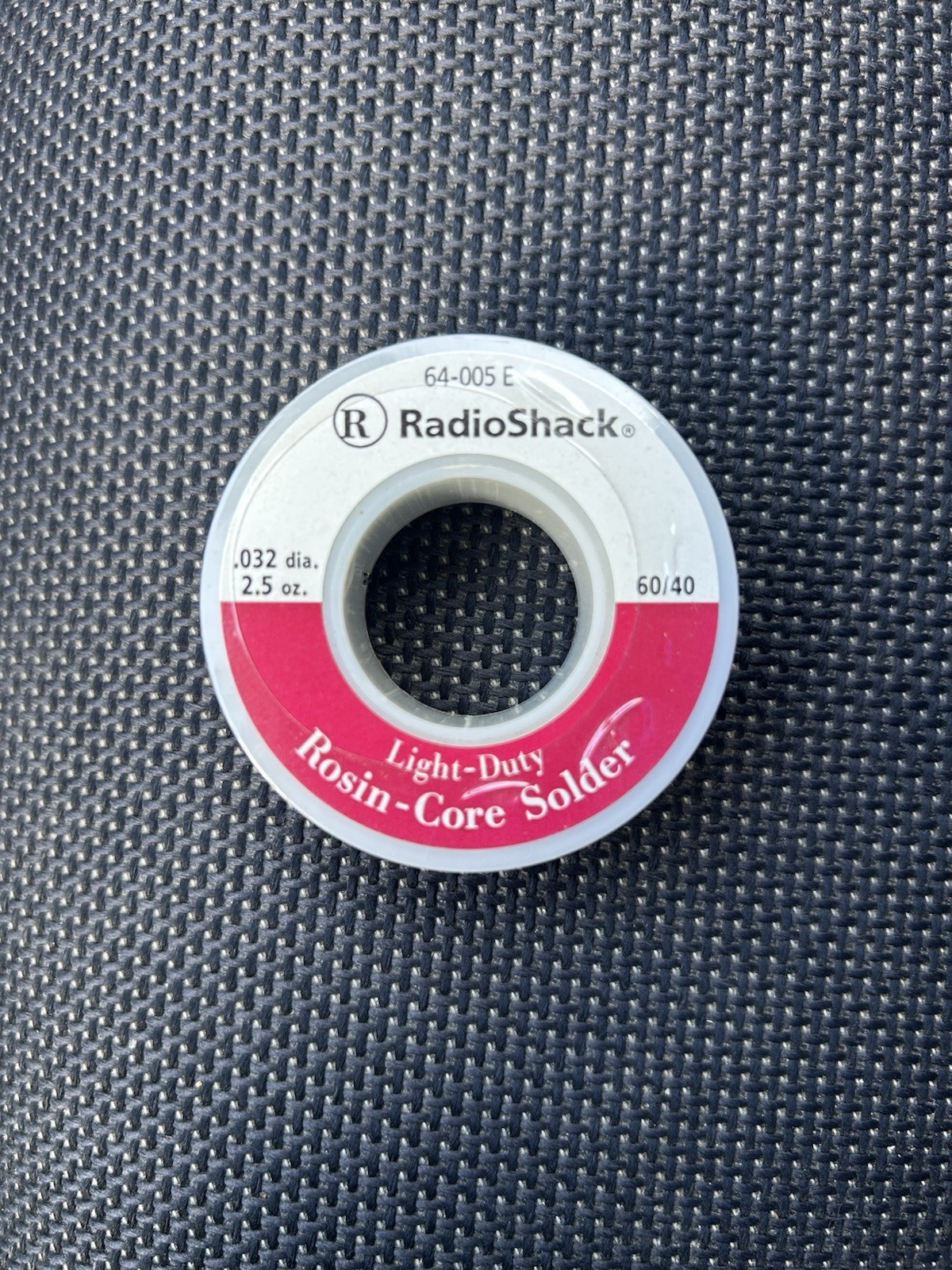 RadioShack 60/40 .032 Dia. 2.5oz Rosin-Core Solder 64-005 E. New Old Stock. ￼