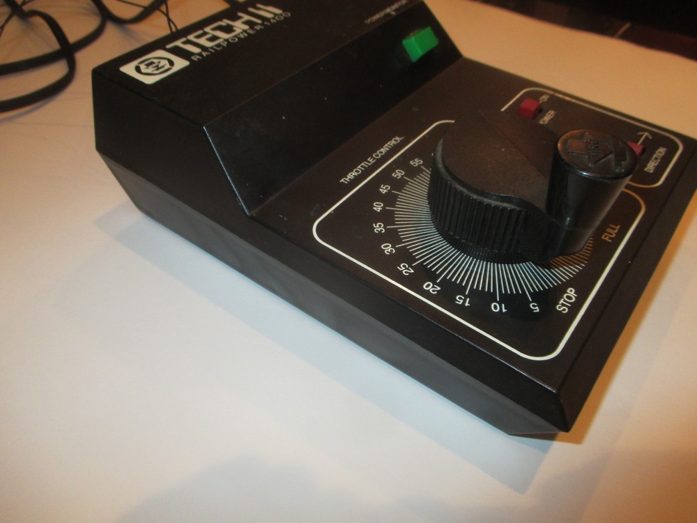 TECH II RAILPOWER 1400 MODEL TRAIN CONTROL PREOWNED LIGHT COMES ON UNTESTED