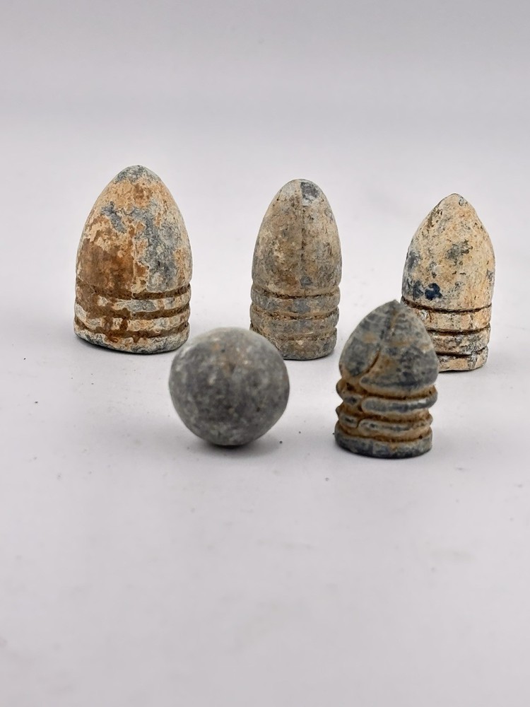 AUTHENTIC CIVIL WAR MINIÉ BALLS – ORIGINAL DUG BULLETS – DISPLAY CASE INCLUDED
