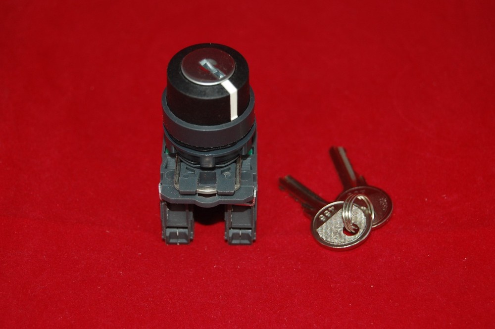 1PC 22mm Key switch 3 Position Fits Plastic XB5AG33 2NO Maintained