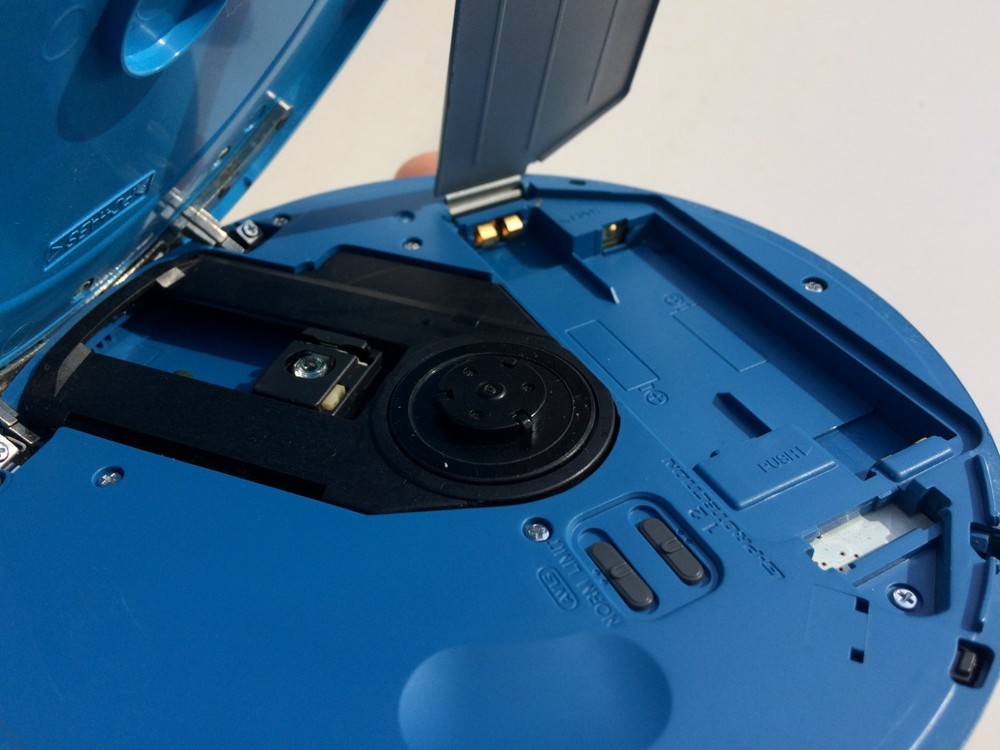 Sony D-EJ700 CD Walkman Portable CD Player Discman blue working all
