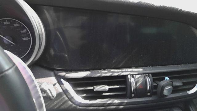 18 GIULIA display screen