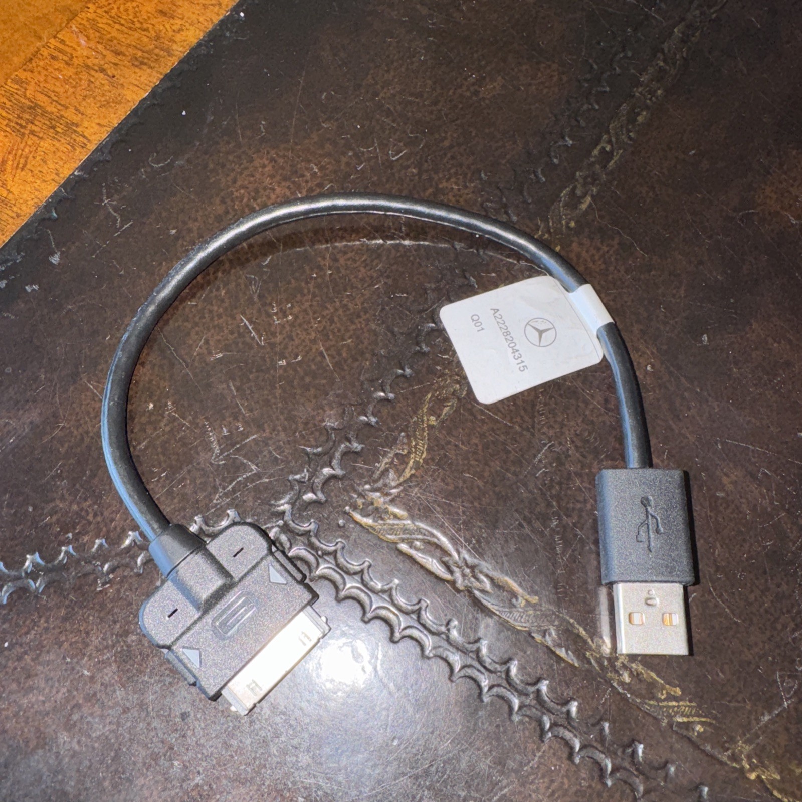 Mercedes-Benz Media Interface Consumer Cabel iPod iPhone Anschluss A2228204315