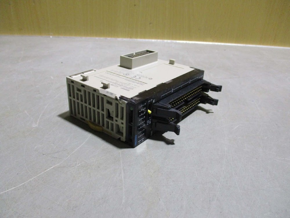 OMRON CJ1W-MD263 Input Output Unit PLC I/O Module USED