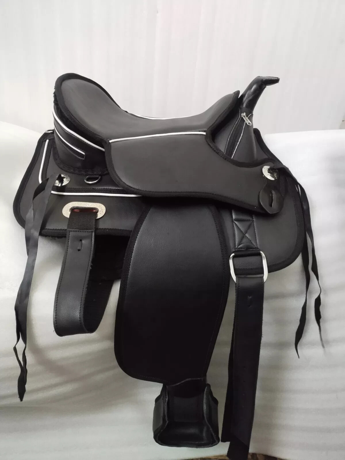 All Purpose-Treeless western Synthetic Saddle For Horses (Sizes: 14"-18")