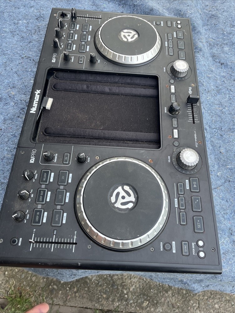Numark IDJ PRO controller W/Case (Missing Power Cord) Parts only ,UNTESTED