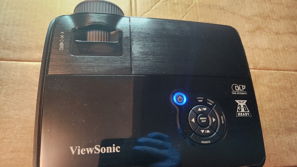 Viewsonic PJD6211 DLP 3D Ready Projector with Case 0 Hours, bundle