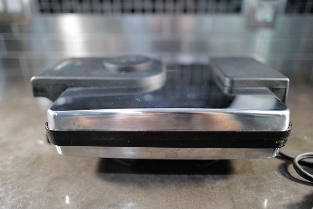 Cuisinart Classic WMB-4 Waffle Maker Chrome Adjustable Browning Nonstick Square