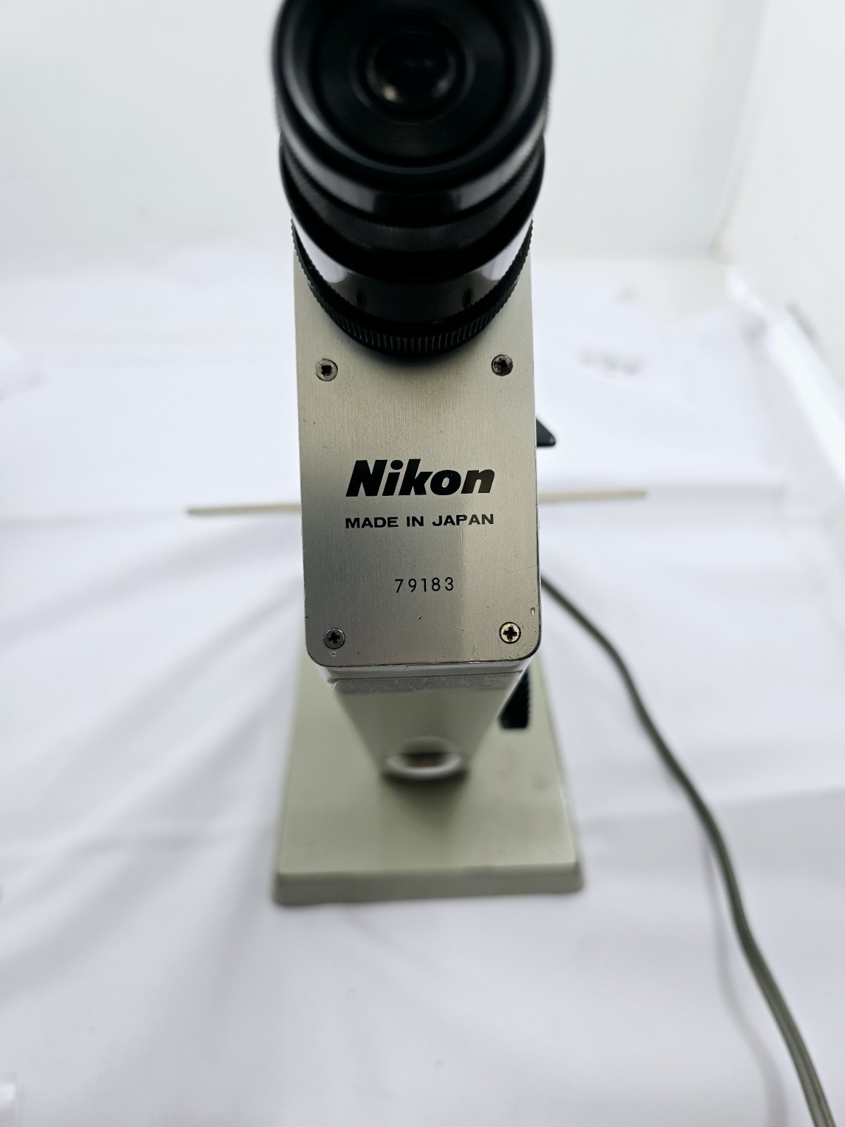 Nikon Lensometer POWERS ON. MISSING PIECES?