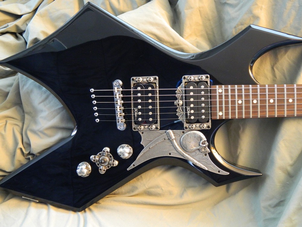 2 SKULL GUITAR KNOBS - HAND MADE SOLID METAL SPEED KNOBS 3 SKULLS PER KNOB