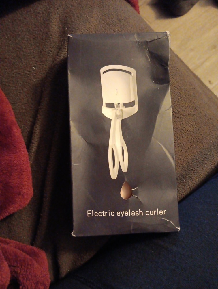 Electric Eyelash Curler White/ Dented Box