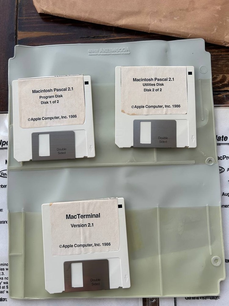 Original Apple internal Macintosh software update floppy disks & docs 1986