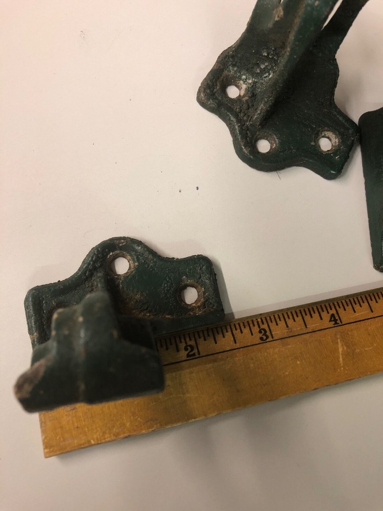 3 pieces cast iron shutter brackets (3499)