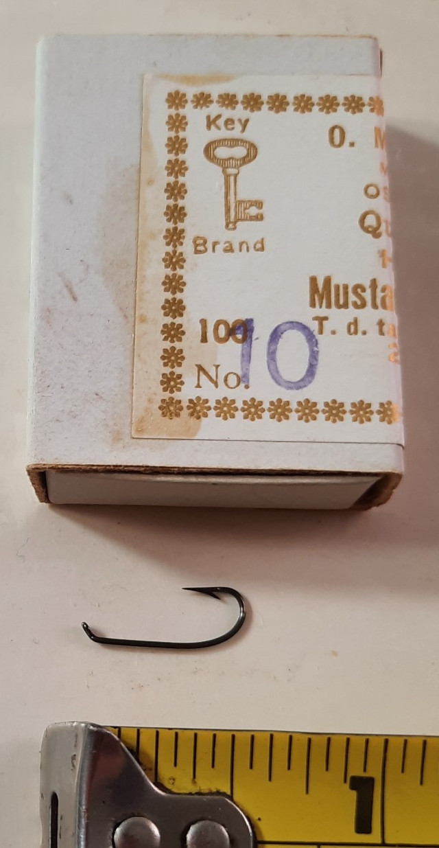 Box of 100 Mustad #38932 size 10 Dry Fly Down Eye Hooks code 52