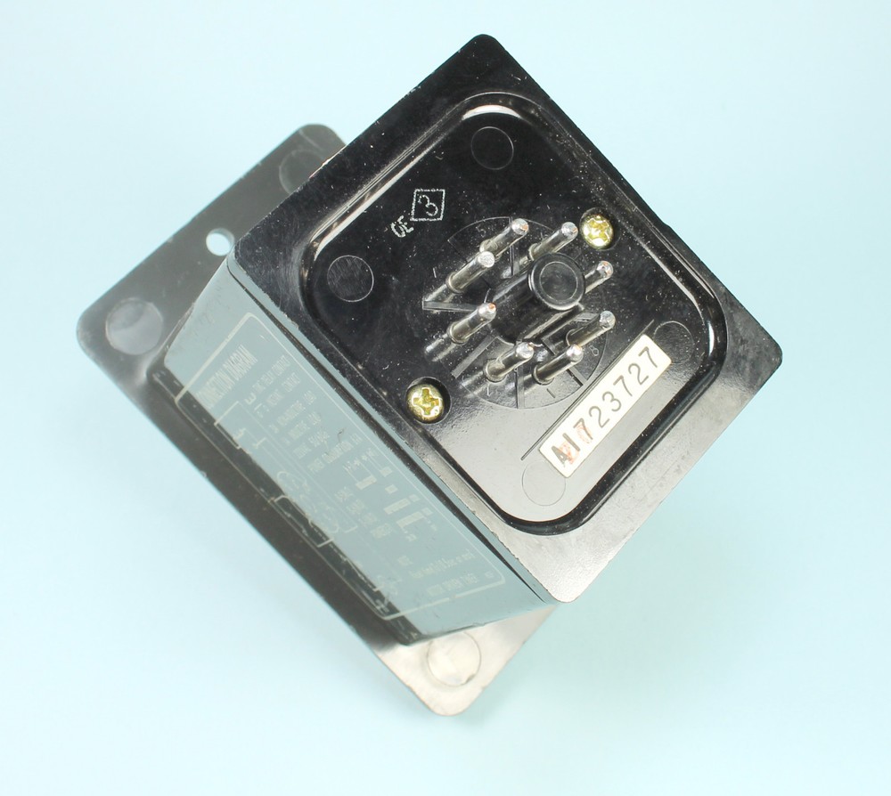 OMRON Adjustable Delay Relay, 0-180 Seconds, Panel Mount, Octal Base 120VAC