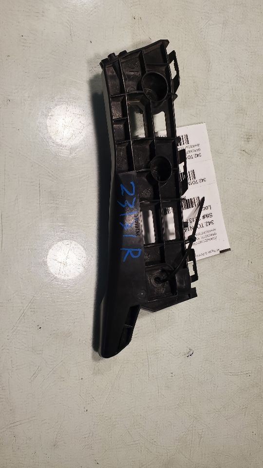 PRIUS     2014  RH FRONT BUMP BRACKET