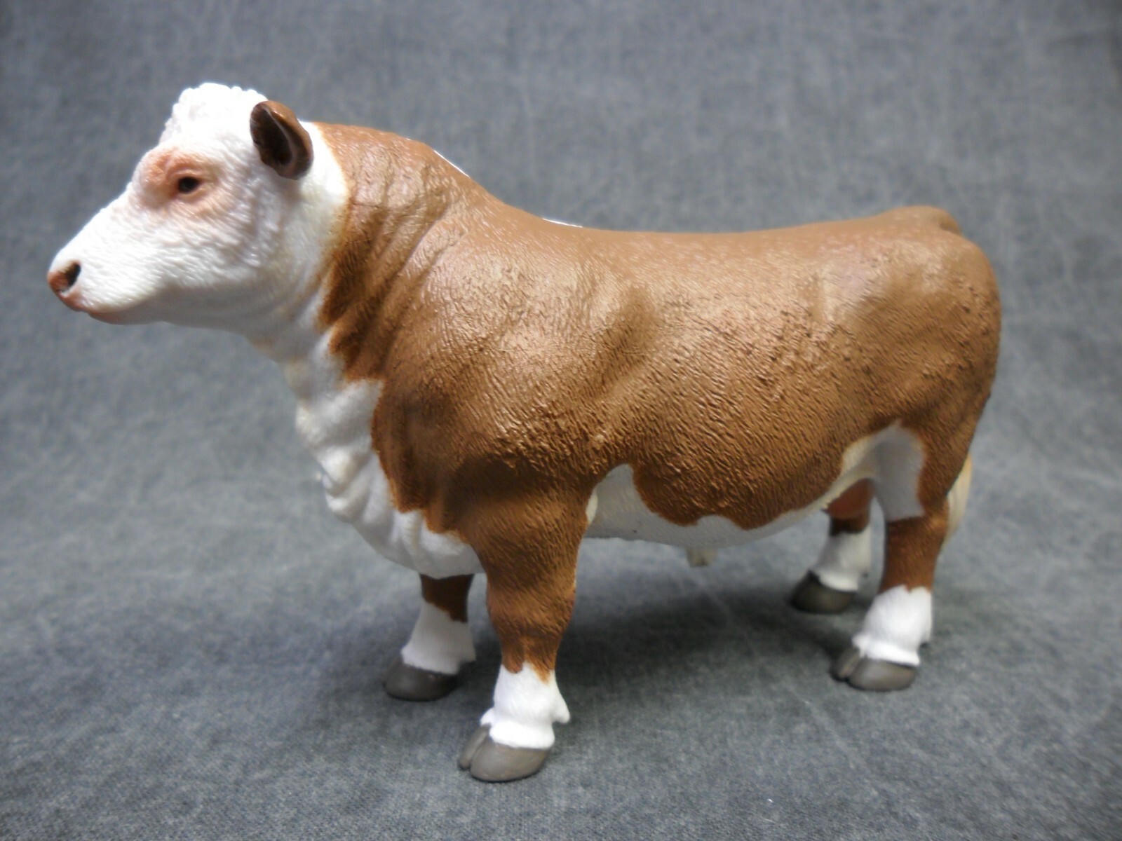 CollectA NIP * Polled Hereford Bull * 88861 Breyer Cow Model Toy Figurine
