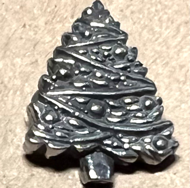Carved Danforth Pewter Metal  CHRISTMAS TREE Realistic Button 1” BM