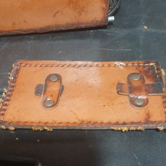 DuMont 1950s Tube Radio with Leather Case and Eveready Battery