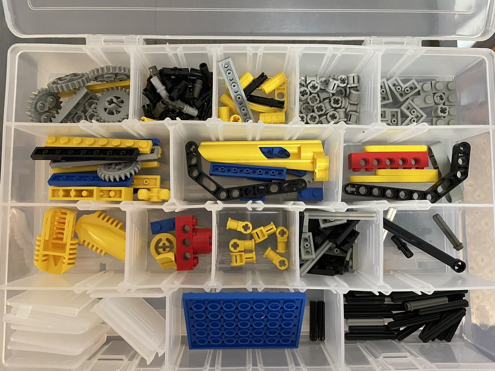 Vintage LEGO Robotics Pieces Assemblage/Variety/4 Boxes