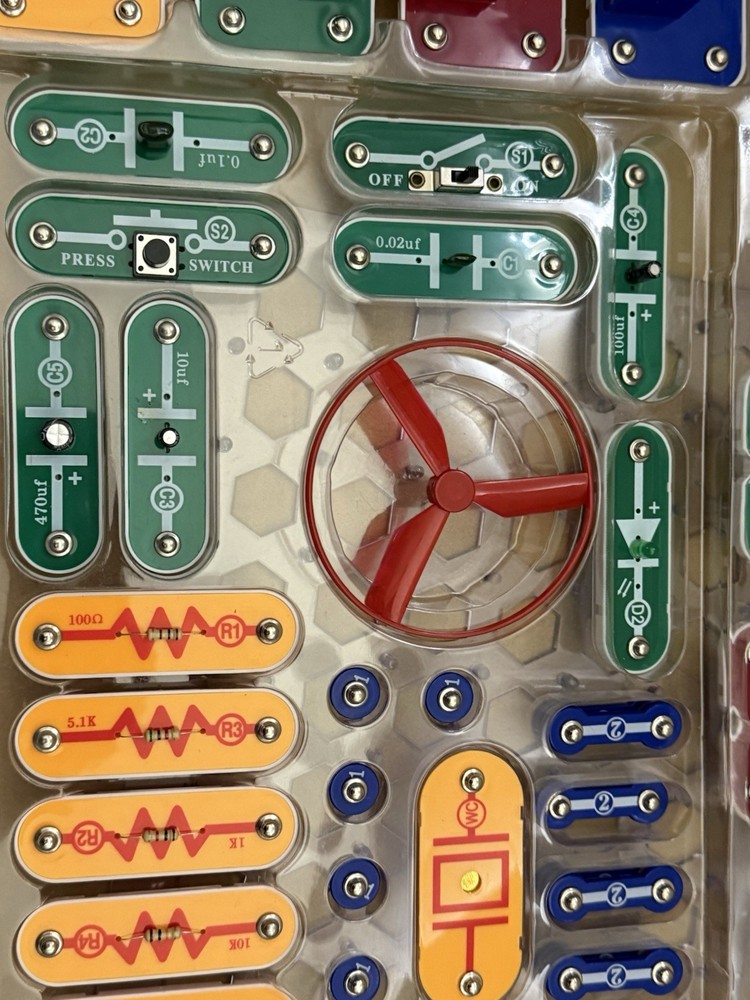 Snap Circuits Classic SC-300 Electronics Exploration Kit, Elenco