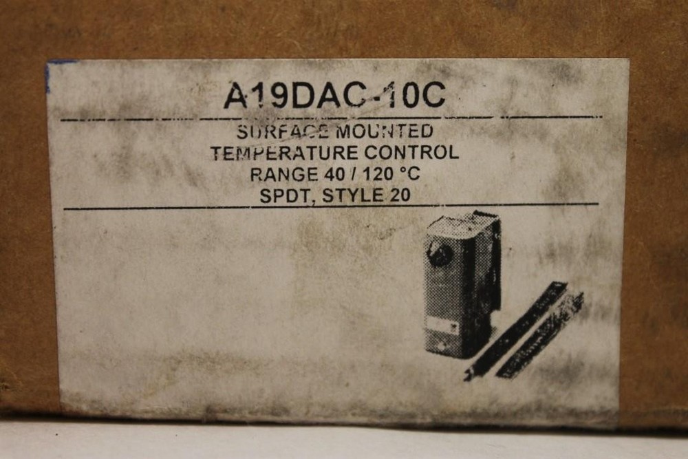 Johnson Controls A19DAC-10C Surface-Mounted Single-Stage Temperature Control ^