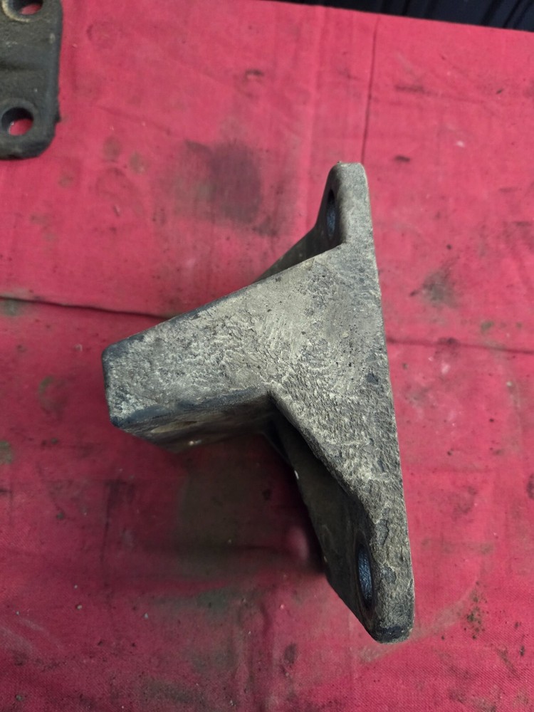 OEM Cummins N14 Celect+ Engine Mount 01-14501 D-12