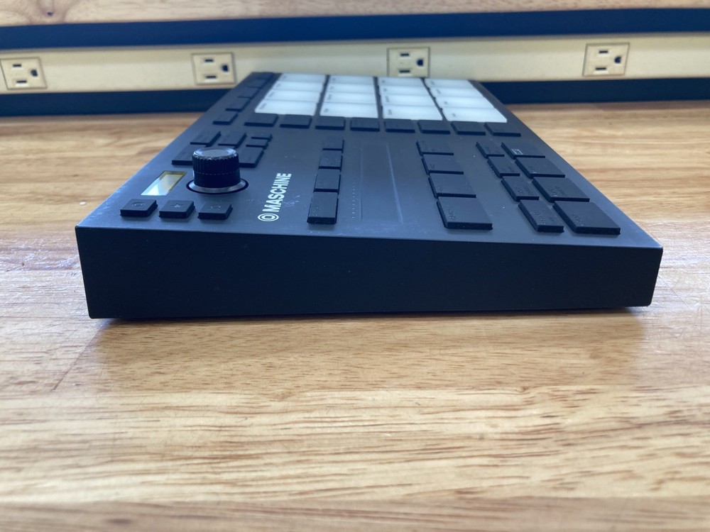 Native Instruments MASCHINE MIKRO MK3 Drum Controller USED