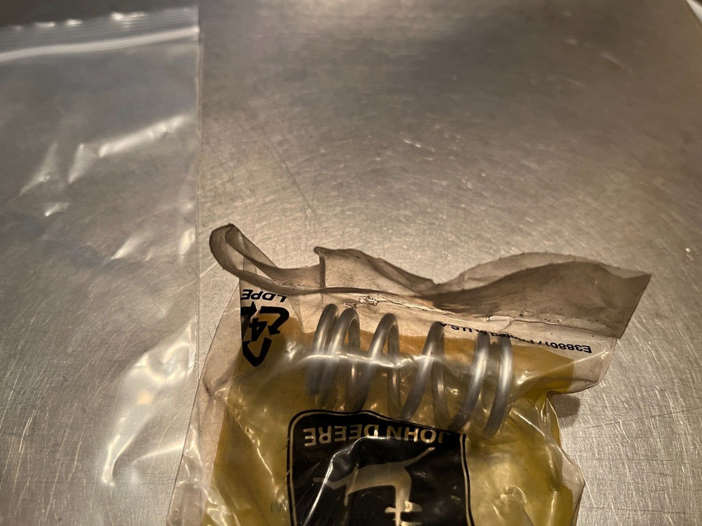 B31405 Genuine OEM John Deere COMPRESSION SPRING