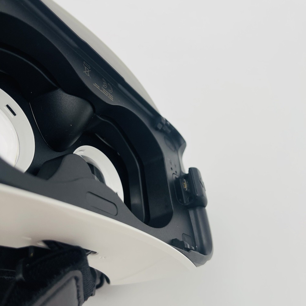 SAMSUNG GEAR VR HEADSET POWERED BY OCULUS SM-R322 MISSING FRONT PLASTIC COVER
