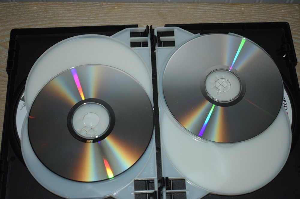 Adobe Creative Suite 2 Premium for Macintosh Mac w Code, Serial Number - 6 Disks