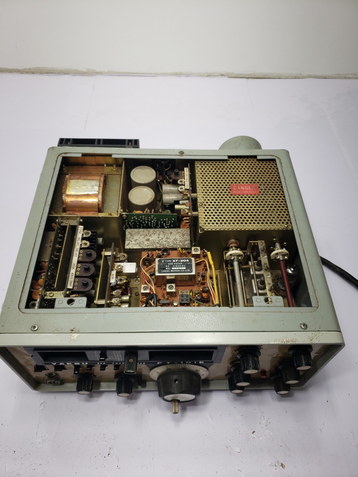 Vintage Yaesu FT-101E Hybrid SSB Transceiver AC 100-234V Made In Japan Untested