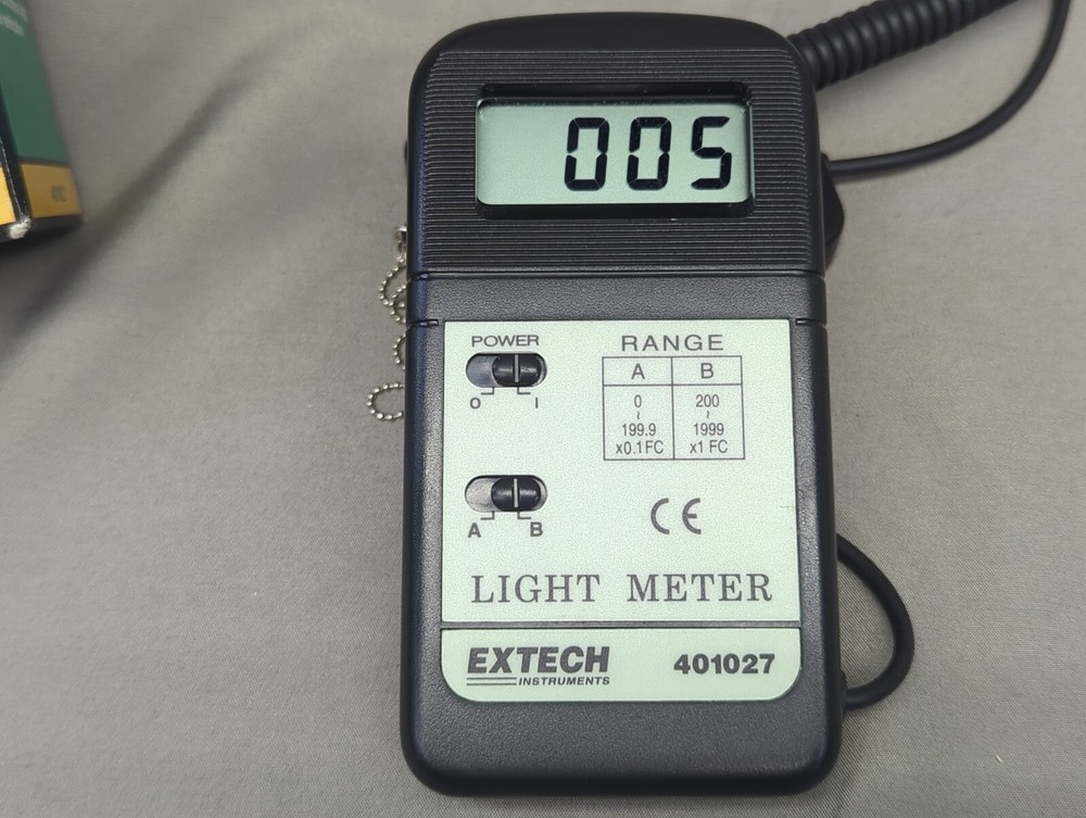 EXTECH 401027 FOOT CANDLE DIGITAL LIGHT METER 200FC 2,000FC FOR BASIC LIGHTING