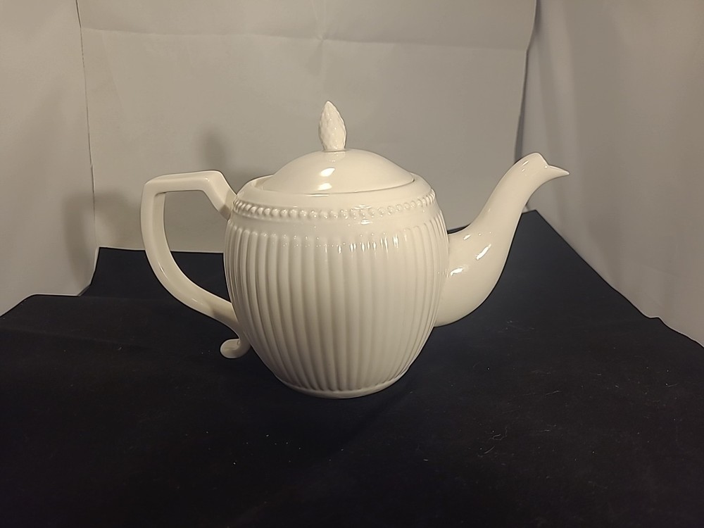 Grace Tea Ware Teapot White Classic Look