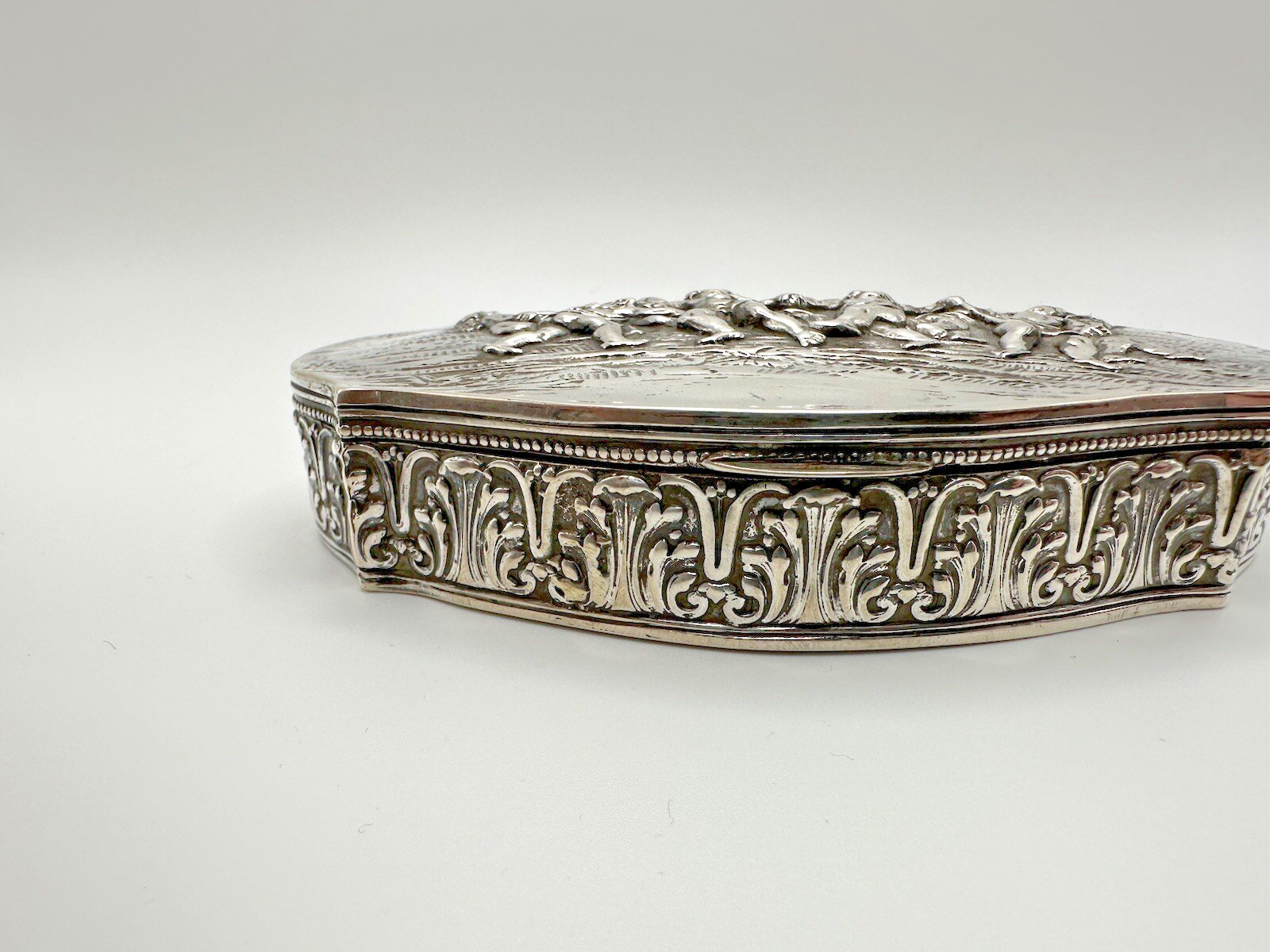 ANT 1600s Augsburg German / Hanau 800 Silver Cherub Repousse Jewelry Casket 157g