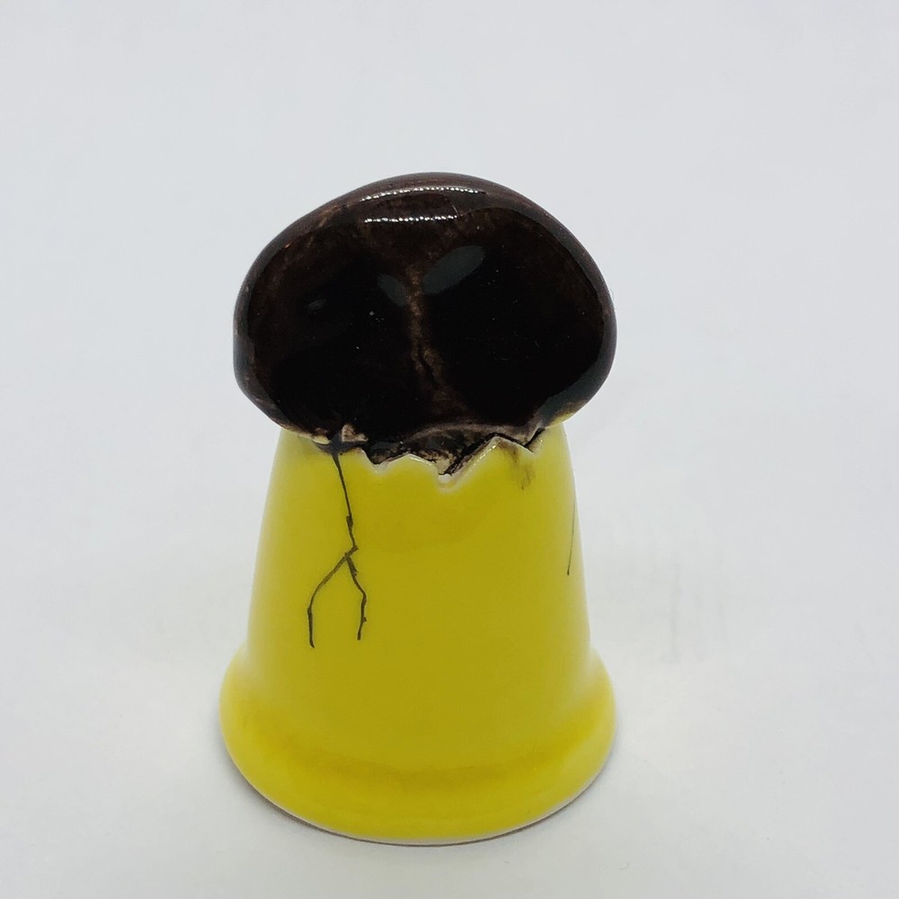 Adorable Vtg 3D Bird Hatching from Porcelain Egg Thimble