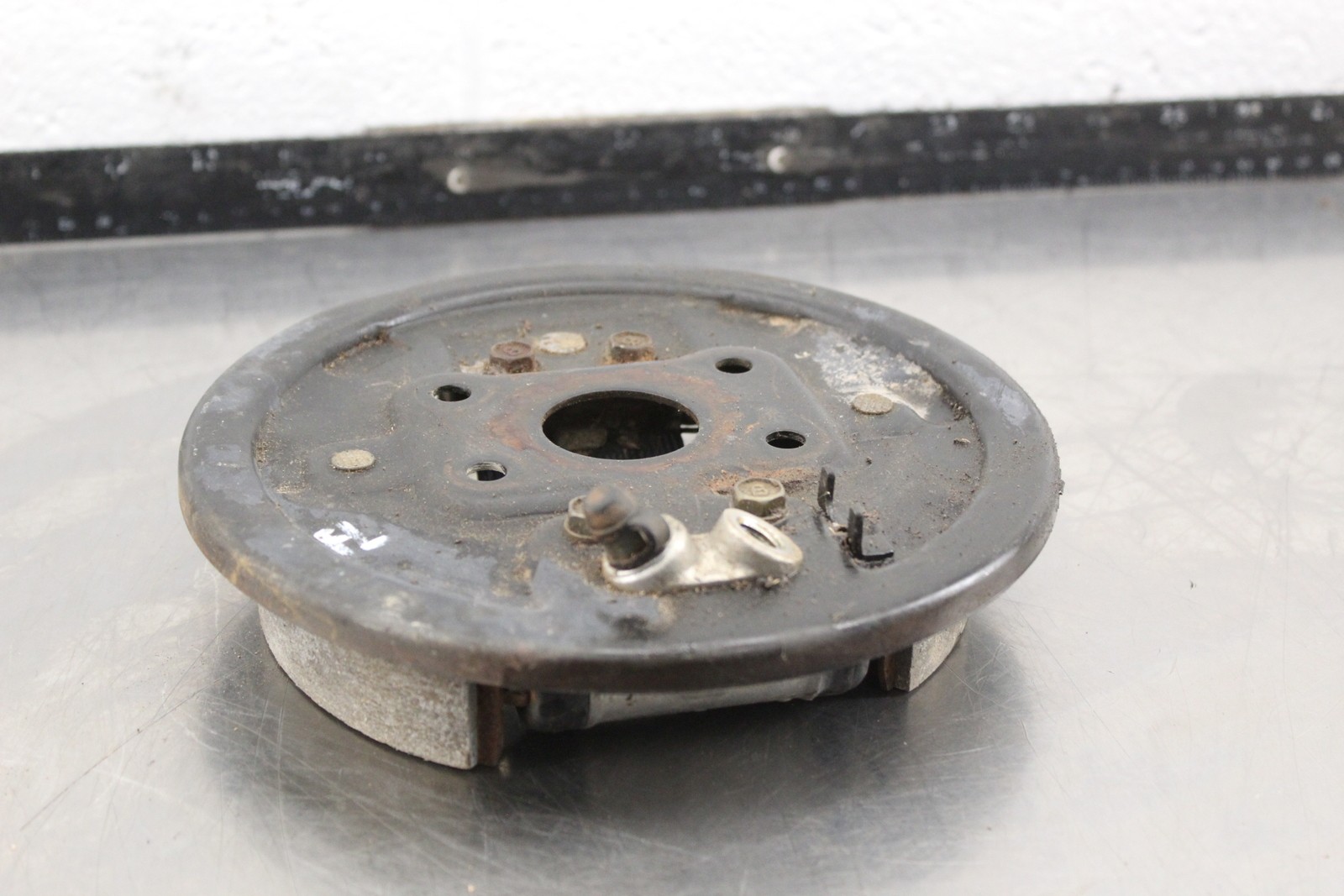 1985 Honda FourTrax 250 TRX250 2x4 LEFT FRONT BRAKE DRUM PLATE O948