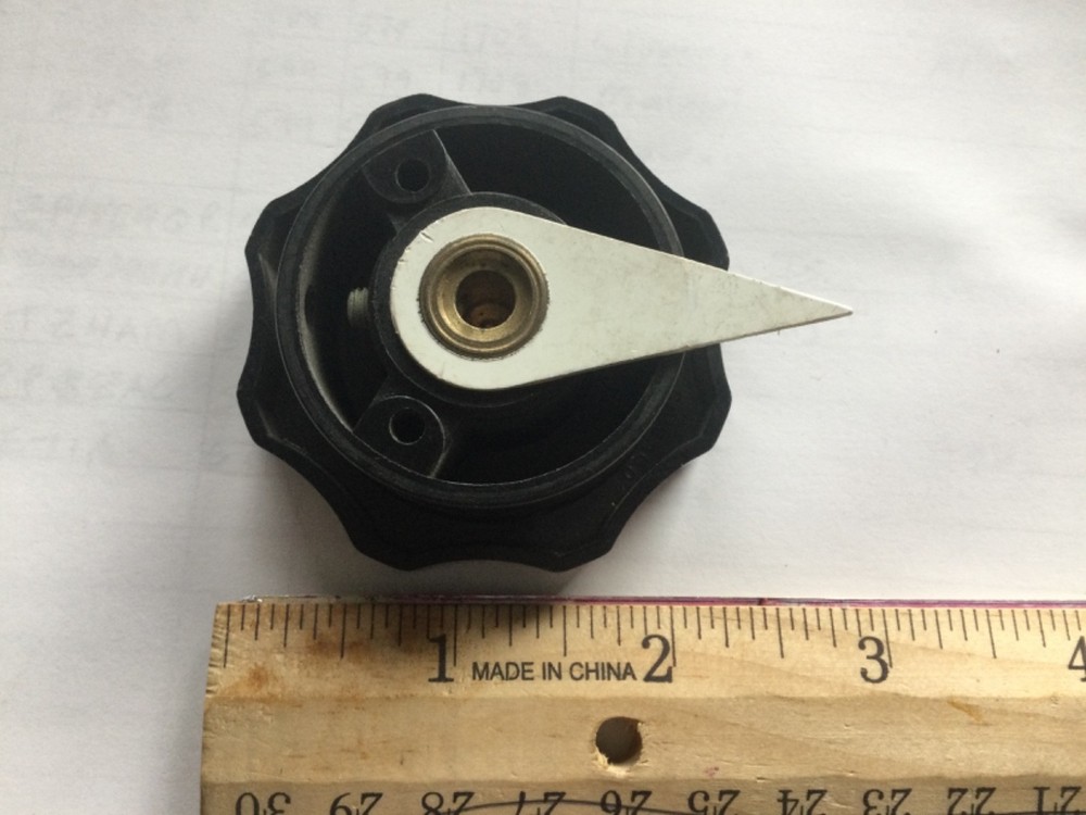 CHICAGO DAKA-WARE 2-3/8" FLUTED RADIO DIAL KNOB With Pointer