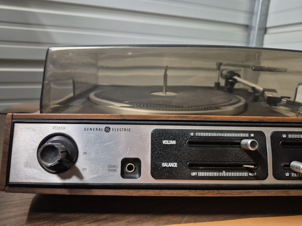 GE Am/fm Portable Phonograph Record Player Read