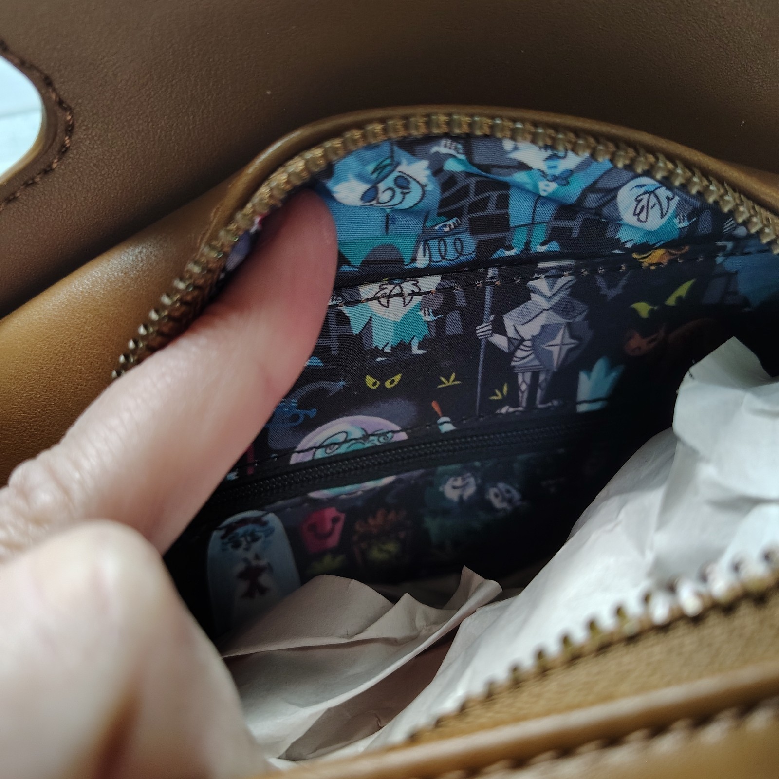 🏰🕰️Disney loungefly Haunted Mansion Clock Crossbody Glow In The Dark